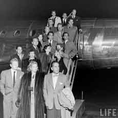 Danny Kaye, Humphrey Bogart and Lauren Bacall lead a posse of Hollywood actors and film-makers to protest at HUAC's disregard of the Hollywood Ten's constitutional rights.